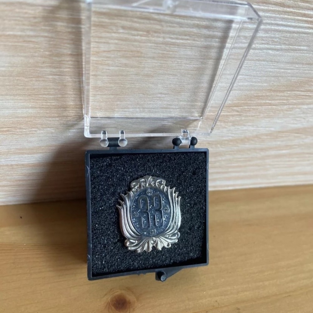 Disneyland Old Disney Club 33 Logo Members Only Lapel Pin Silver Tone